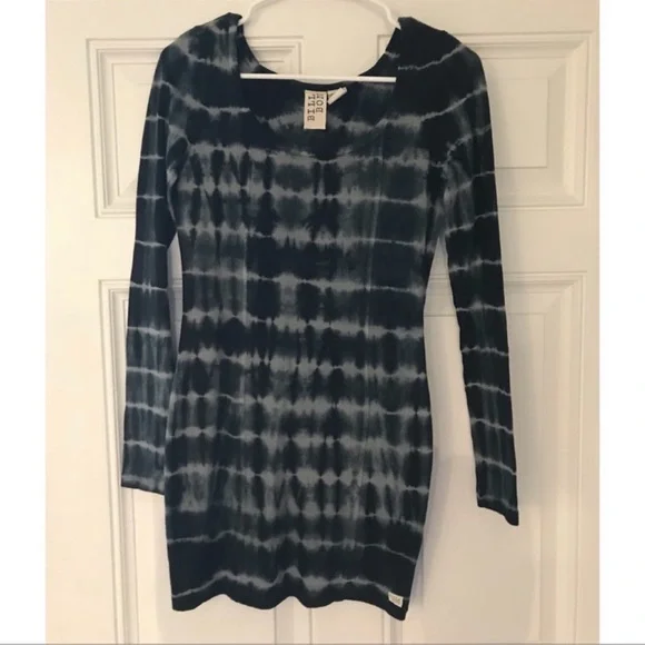 Fitted Billabong Dress - Picture 2 of 3